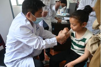 重庆长城骨科医院领导受邀做客央视《品质中国》访谈节目，共话显微外科、骨科技术新发展与公益援藏