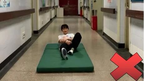 【骨科健康科普】让老人学会“正确”摔倒方式】