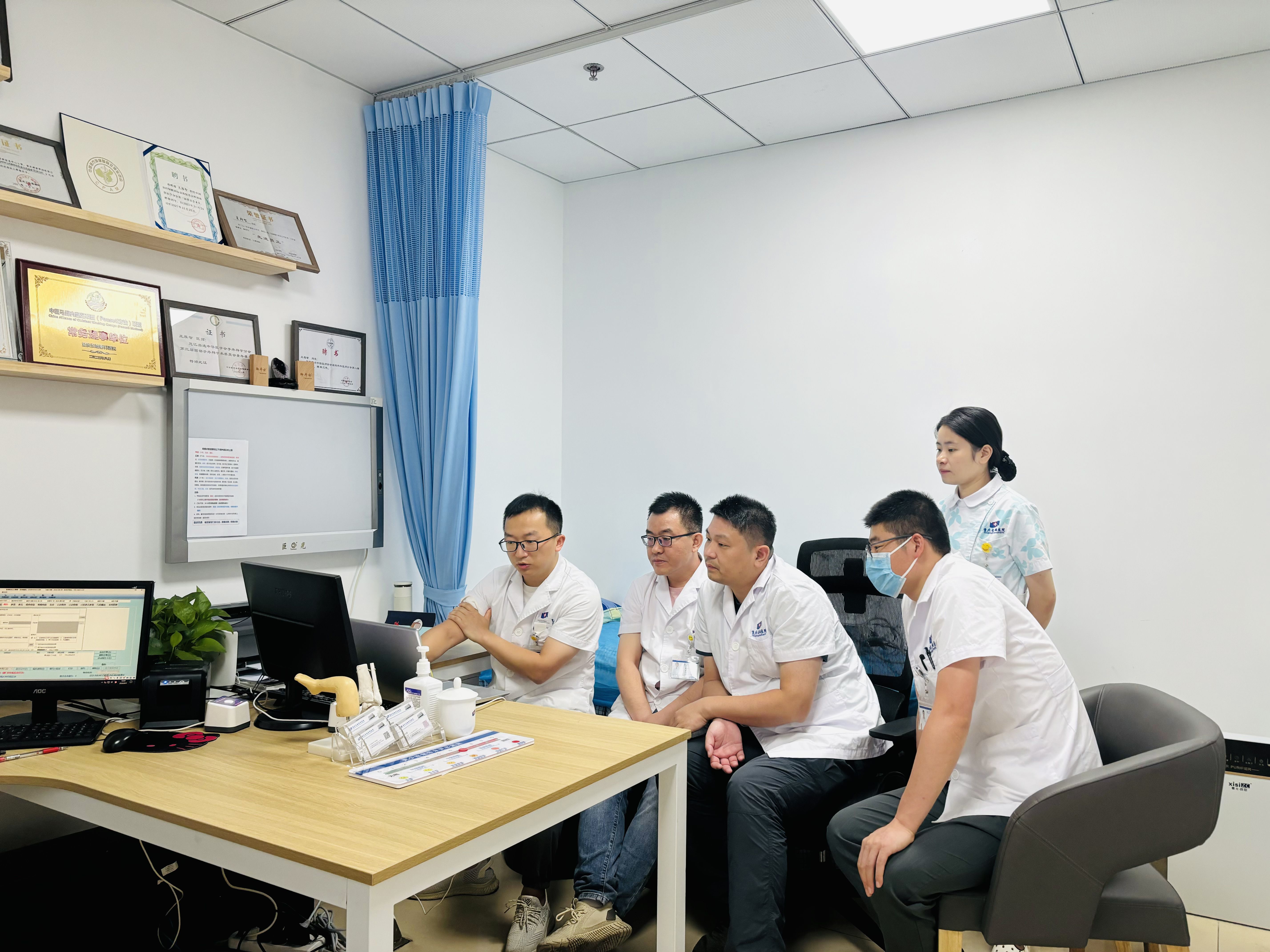 千里之行，始于足下——广州骨外科名医操日亮来院开展足踝健康义诊