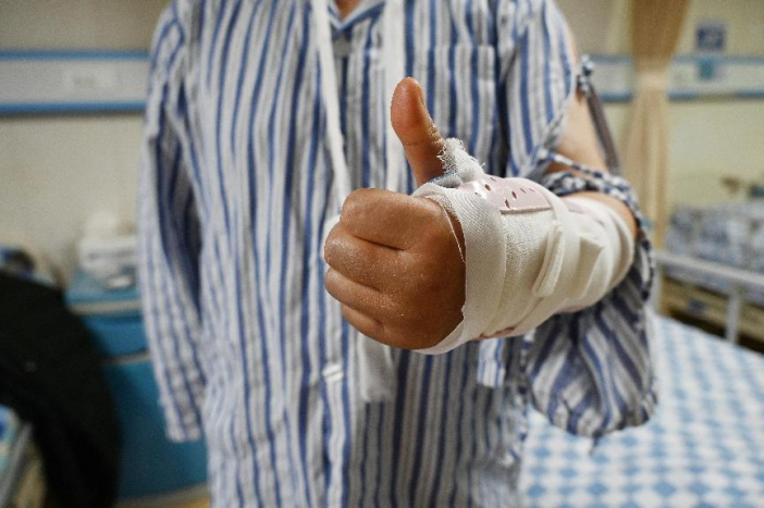 老人郊游摔倒致骨折不知所措，恰逢好心司机曾是重庆长城骨科医院病友